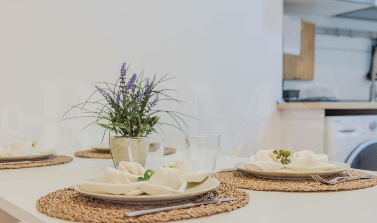 Relaxing Apartment With Community Pool & Parking- Center Málaga Eksteriør bilde