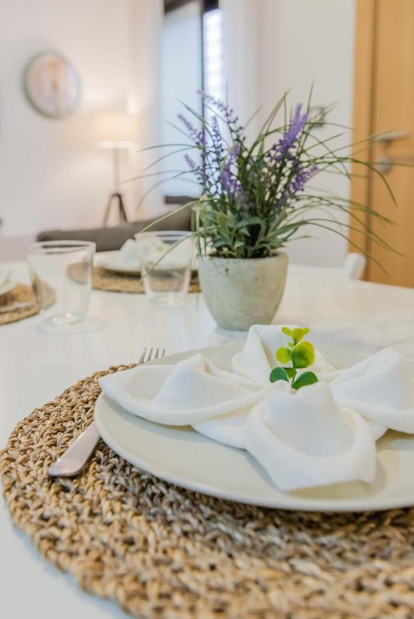 Relaxing Apartment With Community Pool & Parking- Center Málaga Eksteriør bilde