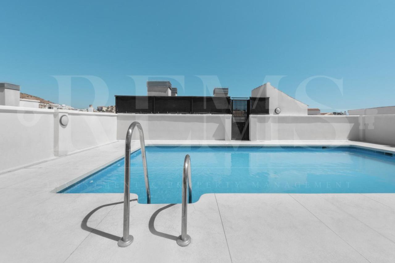 Relaxing Apartment With Community Pool & Parking- Center Málaga Eksteriør bilde
